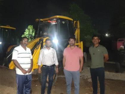 Ahmednagar: Illegal extraction of acne; JCB, tractor seized, revenue department action at Kauthe Dhandarphal | Ahmednagar: मुरुमाचे अवैधरित्या उत्खनन ; जेसीबी, ट्रॅक्टर जप्त, कौठे धांदरफळ येथे महसूल विभागाची कारवाई