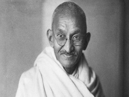 Gandhi Jayanti: Ben Kingsly to Naseeruddin Shah - Actors who effectively portrayed Mahatma Gandhi on screen | Gandhi Jayanti : या अभिनेत्यांनी मोठ्या पडद्यावर साकारले महात्मा गांधी
