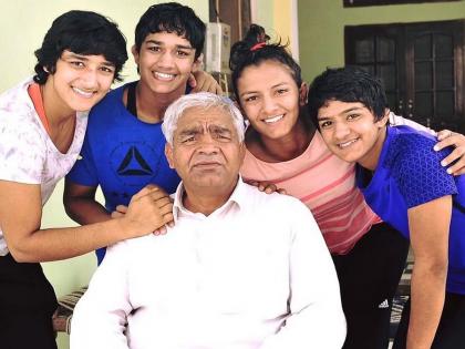 mahavir phogat says daughter will leave wrestling after brij bhushan sharan singh sexual harassment case | "मुली कुस्ती सोडतील, त्यांचे दु:ख मला पाहावत नाही", महावीर फोगाट यांनी व्यक्त केल्या भावना 