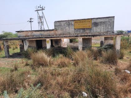 Bad condition of Madhavnagar railway station, illegal trades continue | माधवनगर रेल्वे स्थानकाची दुरावस्था,अवैध धंदे सुरू