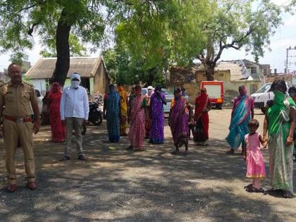 Women rams inton police station for demand of liquor ban | दारुबंदीसाठी महिला धडकल्या पोलीस स्टेशनमध्ये