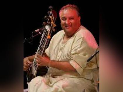 रवींद्र नाट्य मंदिरमध्ये रंगली दिग्गजांची मैफल; जुगलबंदीनं रसिक मंत्रमुग्ध - Marathi News | A concert at Ravindra Natya Mandir audience mesmerized | Latest News at Lokmat.com