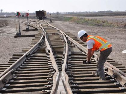 Two female laborers working on the tracks died after falling under a train |  रुळावर काम करत असलेल्या दोन महिला मजुरांचा रेल्वेखाली येऊन मृत्यू