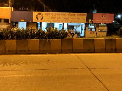 women safety at maitri park bus stop in question | मैत्री पार्क बस थांब्यावर महिलांची सुरक्षा वाऱ्यावर; पोलिसांनी रात्रीच्या वेळी गस्त घालण्याची मागणी women safety at maitri park bus stop in question | मैत्री पार्क बस थांब्यावर महिलांची सुरक्षा वाऱ्यावर; पोलिसांनी रात्रीच्या वेळी गस्त घालण्याची मागणी
