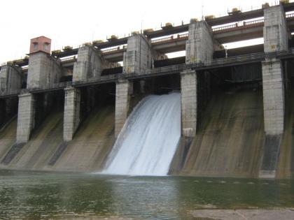 Drawn on reserve water of Majalgaon dam | माजलगाव धरणाच्या आरक्षित पाण्यावर डल्ला 