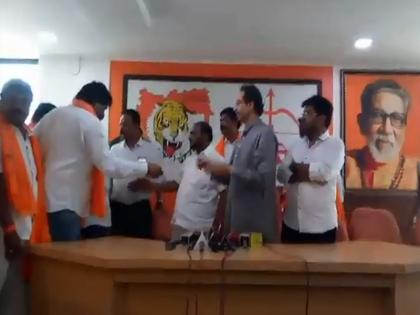 Majlgaon Shivsena Taluka Manmukhi admits the party chief's misconceptions and mistakes | माजलगाव शिवसेना तालुकाप्रमुखाने केली पक्षप्रमुखांची दिशाभूल, चूक झाल्याची कबुली