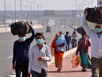 Rush of workers for medical certificate, certificate charging fifty to three hundred rupees | वैद्यकीय प्रमाणपत्रासाठी मजुरांची धावपळ, पन्नास ते तीनशे रुपये आकारुन प्रमाणपत्र 