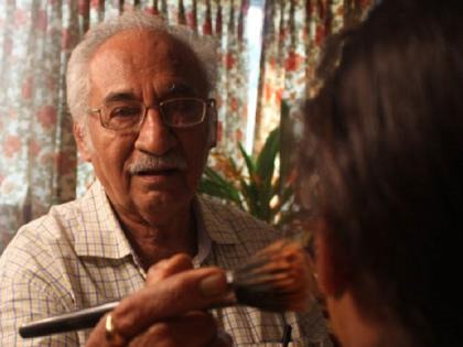 funereal of makeup artist pandhari juker died in age 88 | मेकअप आर्टिस्ट पंढरीदादा जुकर यांच्या अंत्यसंस्काराकडे बॉलिवूडकराची पाठ