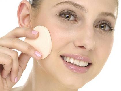 Study says makeup sponge and mascara may be contaminated with deadly superbugs | मेकअपसाठी स्पंज आणि मस्काराचा वापर करता का? वेळीच व्हा सावध....