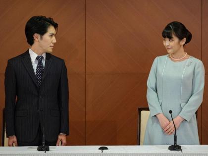 Princess Mako has finally married her non-royal boyfriend; The 'normal' story of Japan's 'royal' wedding! | जपानच्या ‘शाही’ लग्नाची ‘सामान्य’ गोष्ट !