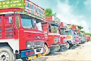 Rising diesel prices have made freight more expensive | Diesel price hike : मालवाहतूक महागली, आता मोजावे लागणार 'इतके' रुपये