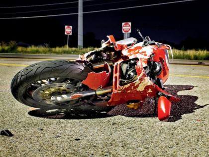 मालाडमध्ये भीषण अपघात: ट्रेलरला दुचाकी धडकली, दोन १८ वर्षीय तरुणांचा करुण अंत! - Marathi News | Horrific accident in Malad: Two 18-year-old youths meet tragic end after bike hits trailer! | Latest News at Lokmat.com