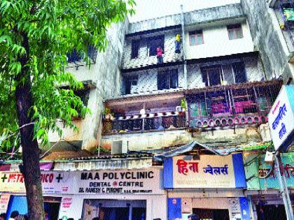 building-collapsed-in malad | मालाड येथील विजयद्वारही खचली