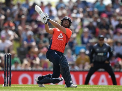 NZvENG : Maiden T20I hundred for Dawid Malan, 103* from 51 balls including 9 fours and 6 sixes; England score 241 runs  | NZvENG : T20 कारकिर्दीतलं पहिलं शतक अन् तेही 48 चेंडूंत; इंग्लंडने रचला धावांचा डोंगर