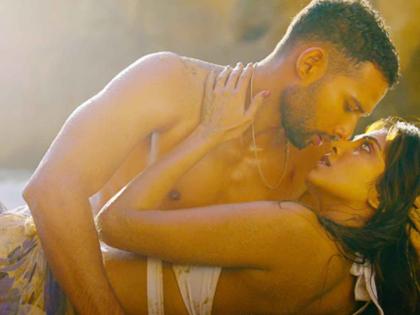 Malavika Mohanan shares her experience to shoot intimate scene with siddhant chaturvedi in Yudhra | "इंटिमेट सीन शूट करताना मला...", सिद्धांतसोबत 'युध्रा' मध्ये दिसणाऱ्या मालविकाने सांगितला किस्सा