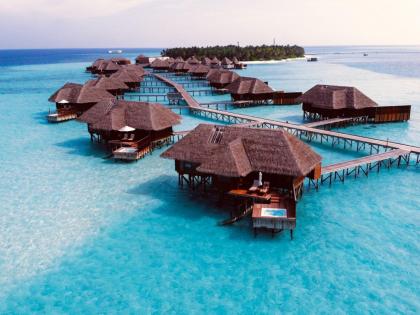 Travel : लग्नानंतर मालदीवला फिरायला जायचा प्लॅन करताय? राहणं, खाणं आणि फिरण्यासाठी किती खर्च येईल?