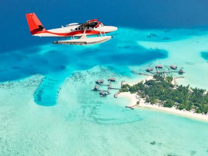 Maldives does not have pilots to fly planes and helicopters | भारतासोबत पंगा महागात पडला! मालदीवकडे विमाने आणि हेलिकॉप्टर उडवण्यासाठी वैमानिक नाहीत