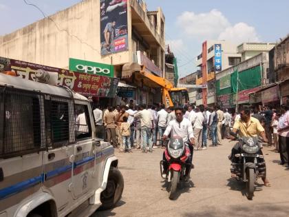 The encroachment on the road in Malegaon city was deleted | मालेगाव शहरात रस्त्यालगतचे अतिक्रमण हटविले 