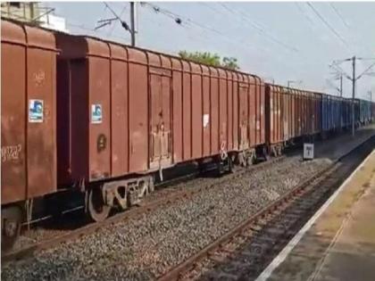 Engine failure of goods train near Kelve Road station on Western Railway Traffic disruption | पश्चिम रेल्वेवरील केळवे रोड स्थानकाजवळ मालगाडीचे इंजिन फेल; वाहतूक विस्कळीत!