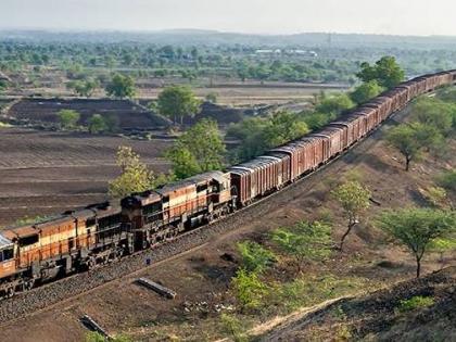 1450 freight trains ran during lockdown | लॉकडाऊनच्या काळात रेल्वेने ही महत्वपूर्ण भूमिका बजावली...१४५० मालवाहतूक रेल्वेने पोहोचले अत्यावश्यक साहित्य