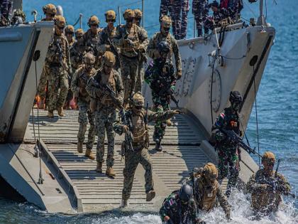 इराणपाठोपाठ आता चीनला घेरण्याचा अमेरिकेचा डाव?; मलाक्का सामुद्रधुनीत टाकलं महत्त्वाचं पाऊल - Marathi News | America plan to surround China after Iran?; Important step taken in the Strait of Malacca | Latest international News at Lokmat.com