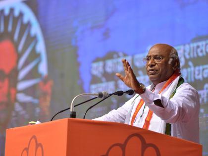 mallikarjun kharge readiness to step down as leader of the opposition proposal submitted to sonia gandhi | विरोधी पक्षनेतेपद सोडण्याची खरगेंची तयारी; सोनिया गांधींकडे प्रस्ताव सादर