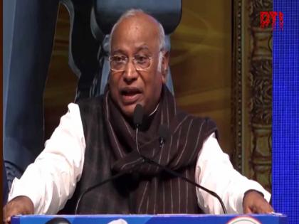 We dont want EVMs we want ballot papers Mallikarjun Kharge demands | "ईव्हीएम नको, बॅलेट पेपर पाहिजे" : महाराष्ट्रातल्या पराभवानंतर मल्लिकार्जुन खरगेंची मागणी