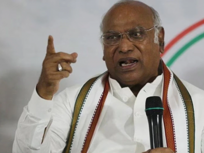 "Are BJP leaders going to demolish Red Fort, Taj Mahal, Qutub Minar too?"; Kharge attack on BJP | "भाजपचे नेते लाल किल्ला, ताजमहाल, कुतुब मीनारही तोडणार आहेत का?"; खरगेंचा भाजपला सवाल