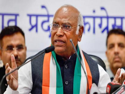 Lok Sabha Election 2024: Who will be the prime ministerial candidate in India Alliance? Mallikarjun Kharge clearly spoke | इंडिया आघाडीत पंतप्रधानपदाचा उमेदवार कोण असेल? मल्लिकार्जुन खर्गे स्पष्टच बोलले...