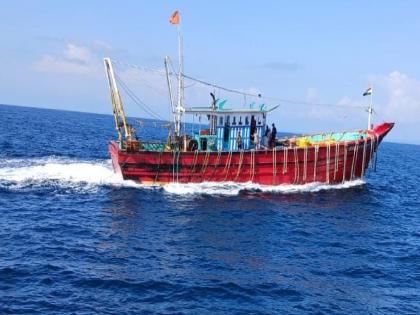 Malpi high speed boats ply on Malvan coast Robbery of fish damage to fishermen nets | मालवण किनारपट्टीवर मलपी हायस्पीड बोटींचा धुमाकूळ; मासळीची लूट, मच्छिमारांच्या जाळ्यांचे केलं नुकसान