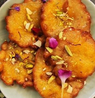 घरीच करा गुळाचा मालपुआ, पारंपरिक पाककृती-आजीच्या हाताची चव हवी तर पाहा सोपी रेसिपी
