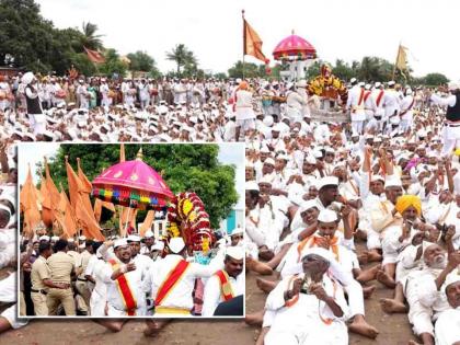 in solapur the second ring of palkhi ceremony was held today at khudus in malshiras taluka | दुसऱ्या गोल रिंगणासाठी खुडुस नगरीत धावले अश्व; उडीचा खेळ अन् फुगडीनं परिसराला प्राप्त झाले चैतन्य