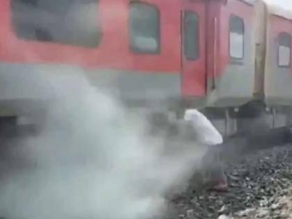 Malwa Express luckily escaped from burning train, fire broke out under the AC coach | बर्निंग ट्रेन होण्यापासून सुदैवाने वाचली माळवा एक्स्प्रेस, एसी डब्याखाली लागली आग