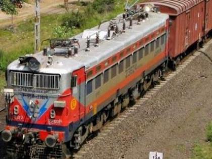 Pune railway department's record 2.13 lakh tonnes of freight, 111 per cent increase in revenue | पुणे रेल्वे विभागाकडून २.१३ लाख टन विक्रमी मालवाहतूक, महसूलात १११ टक्के वाढ