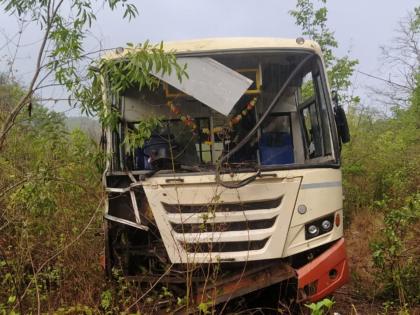 malvan barshi st bus accident bus fell twelve feet and overturned twice | मालवण-बार्शी एसटी बसचा अपघात; बस बारा फूट खाली कोसळत दोन वेळा उलटली