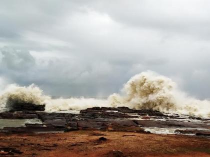 Explosive tremors were felt in the deserted Malwana | सुनसान मालवणात जाणवले स्फोटसदृश हादरे