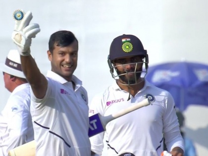 India vs Bangladesh, 1st Test: Mayank Agarwal told Kohli that he has got to his double century; Guess how Kohli responded? | India vs Bangladesh, 1st Test: द्विशतक झालं, आता काय?; मयांकच्या प्रश्नावर कोहली म्हणाला...