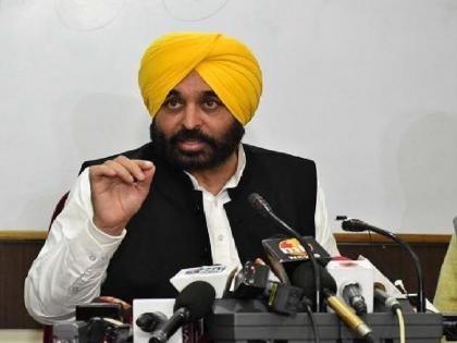 Punjab CM Bhagwant Mann allegedly visit gurudwara in drunk state | Bhagwant Mann: भगवंत मान यांच्यावर दारुच्या नशेत गुरुद्वारमध्ये जाण्याचा आरोप, 'आप'कडून खंडन