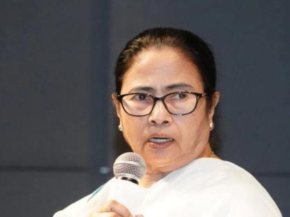 Mamata Banerjee seriously injured, hit or accident? These 5 questions have increased the mystery of the incident, a question mark on security | ममता बॅनर्जींना गंभीर दुखापत, घात की अपघात? या ५ प्रश्नांनी वाढवलं घटनेचं गुढ, सुरक्षेवर प्रश्नचिन्ह