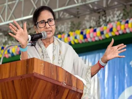 भाजप आणि निवडणूक आयोग आगीशी खेळत आहे; ममता बॅनर्जींची केंद्र सरकारवर टीका - Marathi News | West Bengal Assembly Election 2026: BJP and Election Commission are playing with fire; Mamata Banerjee criticizes the Center | Latest national News at Lokmat.com