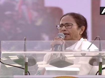 West Bengal Cm Mamata Banerjee slams Bjp and pm modi At Opposition Rally In Kolkata | भाजपाचे अच्छे दिन संपले; त्यांची एक्स्पायरी डेट जवळ आली- ममता बॅनर्जी