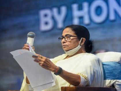 BJP leader's complaint against CM Mamata Banerjee, allegation of insulting national anthem | CM ममता बॅनर्जींविरोधात भाजप नेत्याची तक्रार, राष्ट्रगीताचा अपमान केल्याचा आरोप