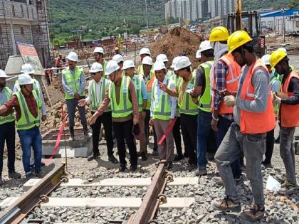 Maintenance and repair of metro bogies to be considered; Rail work is underway in the 13 hectare car depot | माणला होणार मेट्रोच्या बोगींची देखभाल दुरुस्ती; १३ हेक्टरवरील कार डेपाेमध्ये रुळांचे काम सुरू