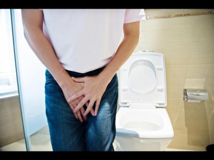 Urologist told urine disease UTI causes symptoms prevention tips home remedies and treatment | थंडीच्या दिवसात पुन्हा पुन्हा लघवी येते का? हे 4 गंभीर रोग असू शकतात कारण....