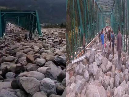 Manali Leh National Highway closed due to cloudburst | VIDEO: मनालीमध्ये ढगफुटी! पुरात वाहून आले प्रचंड भलेमोठे दगड