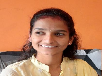 25-year-old Manali Shinde from Kolhapur has been selected for the post of PSI | Kolhapur: आईने धुणी-भांडी करून शिकवले, २५ वर्षीय मनालीने जिद्दीने पीएसआय बनून आयुष्य बदलले