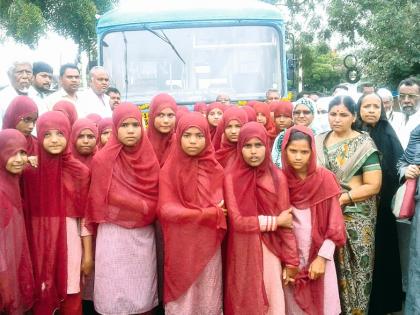 Manav Vikas Mission's bus started in Isoli! | इसोली येथे मानव विकास मिशनची बस सुरू!