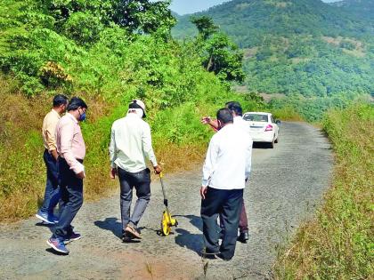 Committee inspects road corruption in Mandangad | मंडणगडातील रस्ते भ्रष्टाचाराची समितीकडून पाहणी