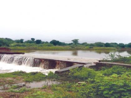 The water level in the Mandovagon is 30 feet above 300 | मांडवगणमधील पाणीपातळी ३०० वरून ३० फुटावर