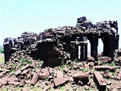 Work for the ancient relocation, work in the damaged Wagheshwar temple | प्राचीन अवशेषासाठी प्रयत्न, बुजलेल्या वाघेश्वर मंदिर परिसरात कार्य